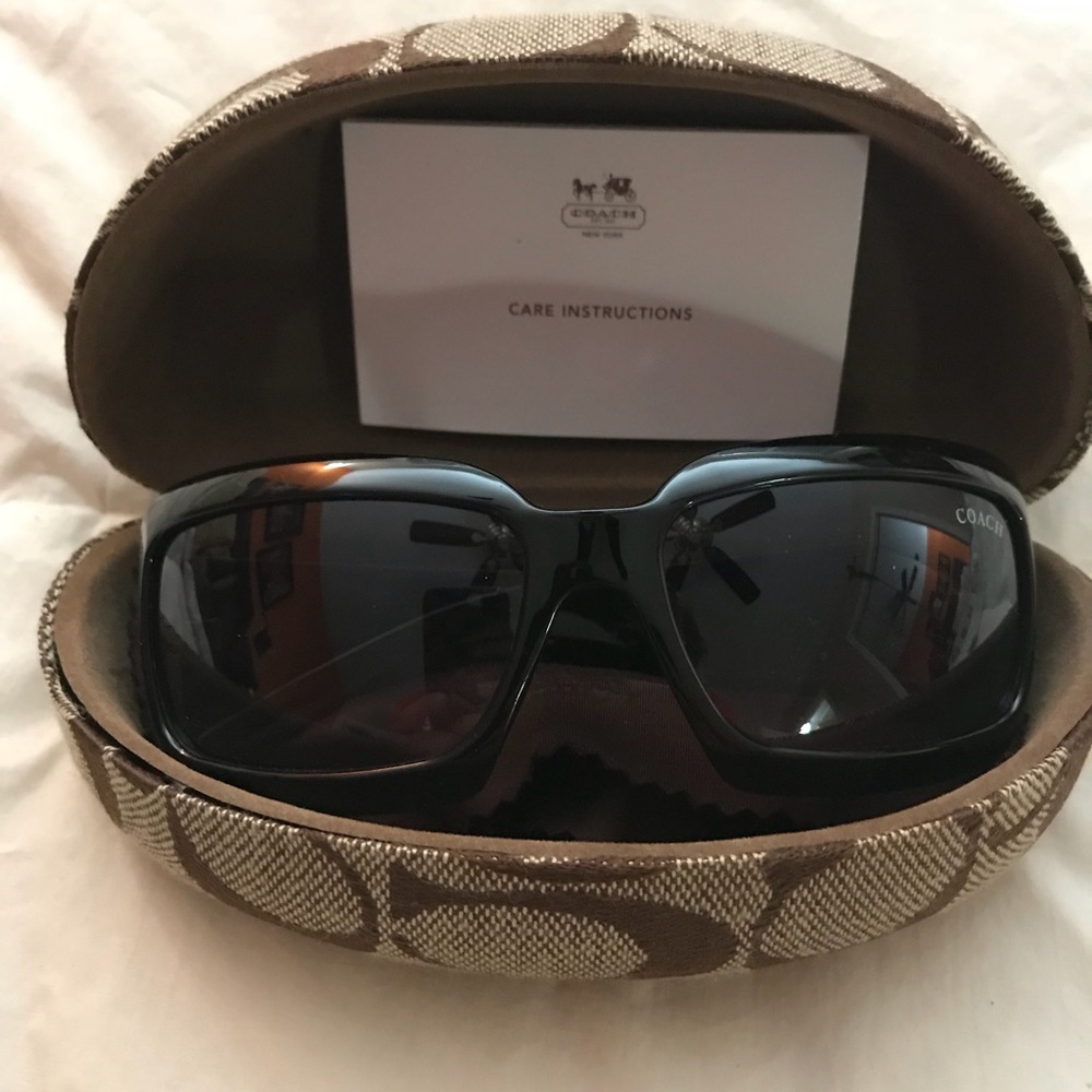Coach sunglasses 🕶 in the original box